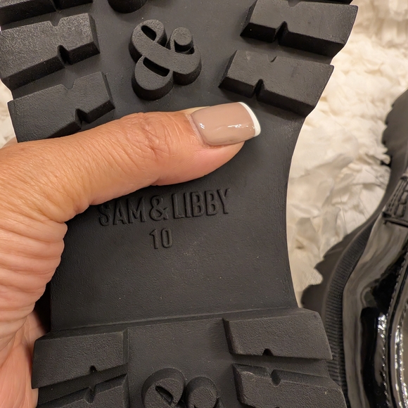 Sam & Libby Black Loafers with Gold Accent - Picture 4 of 6